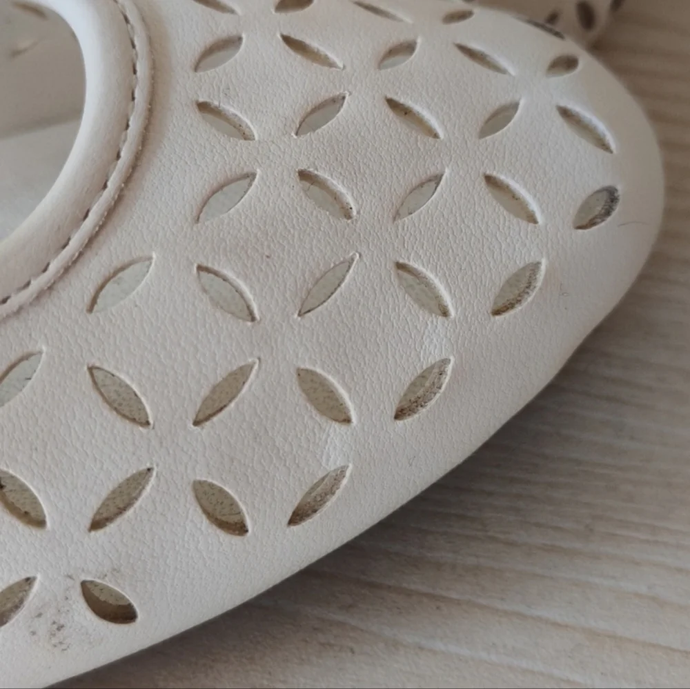 Gap Kids Girls Mary Jane Flats w/ Perforated Detail, Antique White Size 1